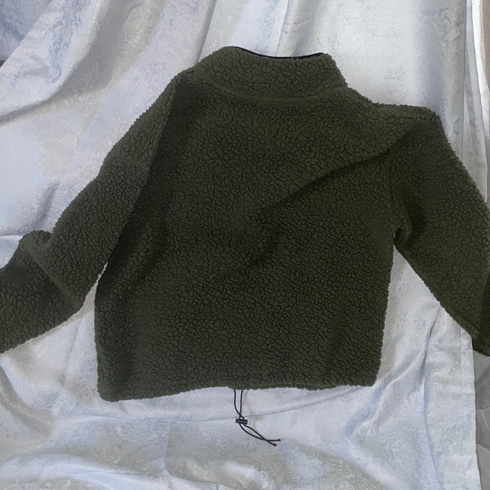 Fleece half zip size xxxl runs small. - Picture 2 of 3